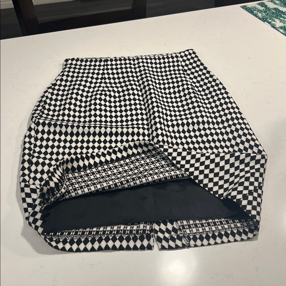 Forenza Black and White Diamond Pattern Mini Skirt size 6 - Picture 4 of 9